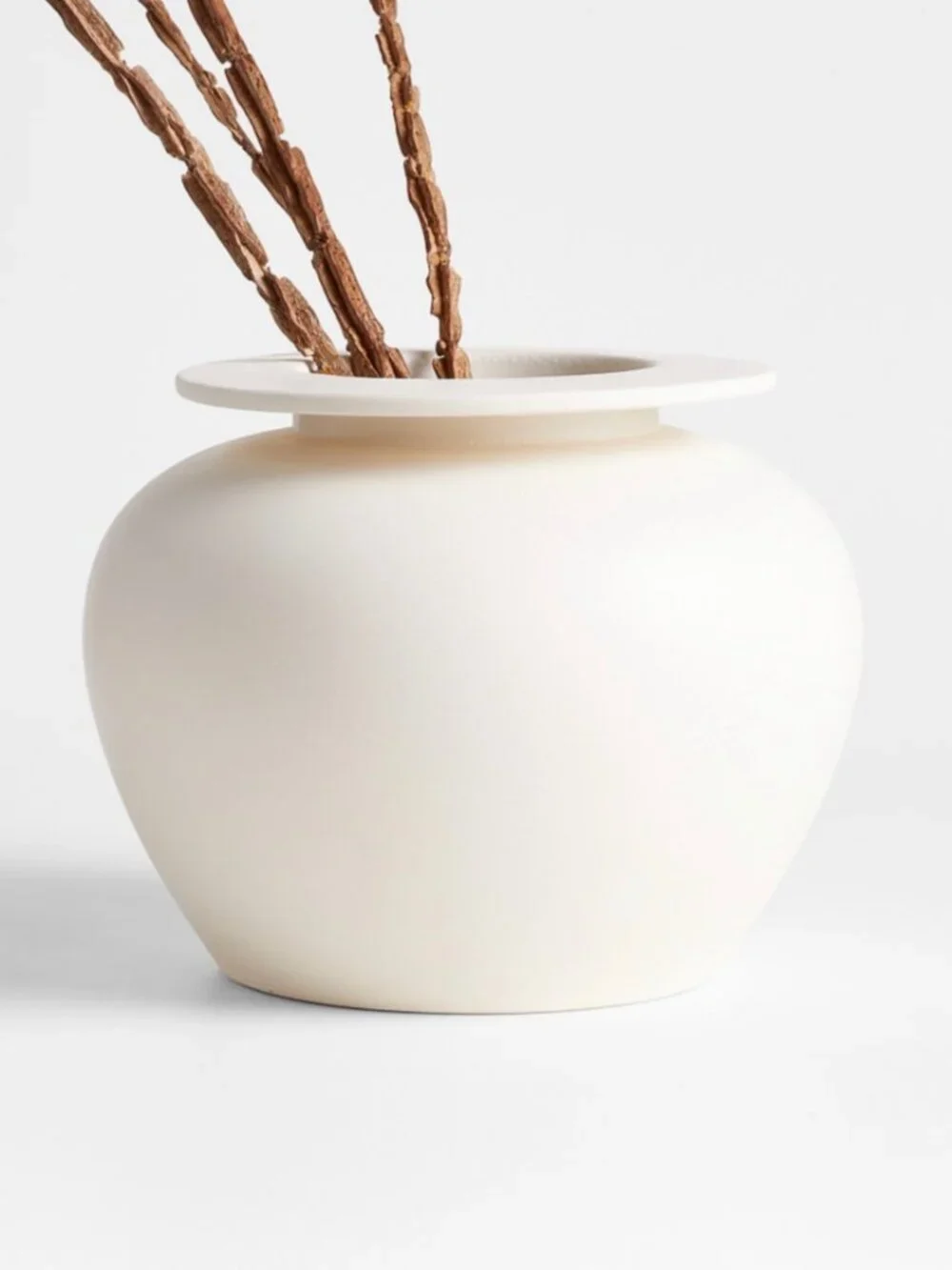 Crate & Barrel Plateia Small White Earthenware Vase 7.5